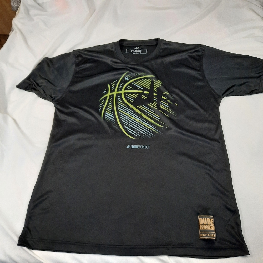 Size XL Dude Perfect Battles Basketball Design Athletic Top T-shirt Black